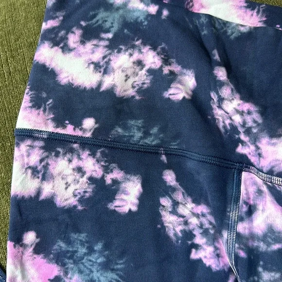 Lululemon aligns brand new - Picture 3 of 4